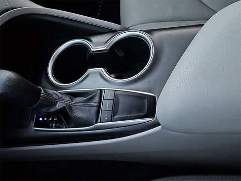 Used 2022 Toyota Camry LE image 22