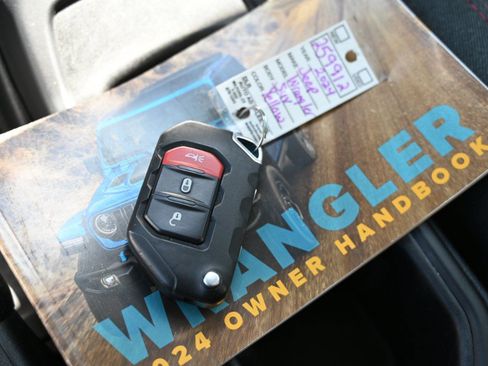 Used 2024 Jeep Wrangler Unlimited Rubicon AWD/4WD image 35