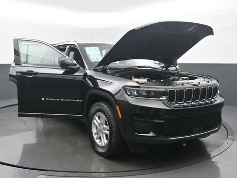 Used 2024 Jeep Grand Cherokee Laredo AWD/4WD image 54