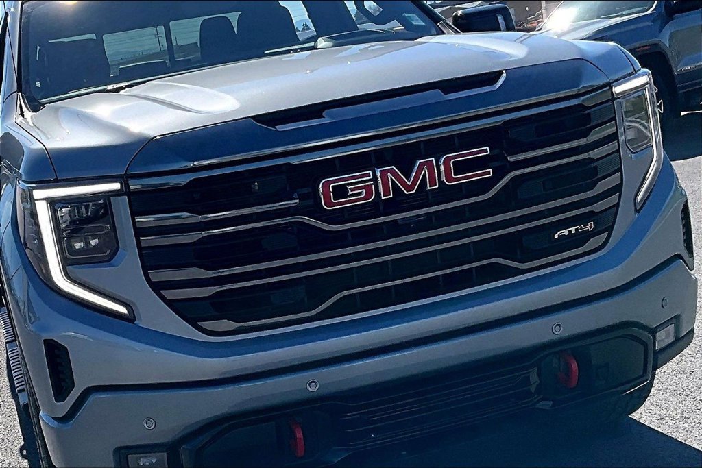 Used 2024 GMC Sierra 1500 AT4 w/ Technology Package AWD/4WD image 29