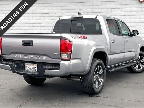 Used 2017 Toyota Tacoma TRD Sport image 13