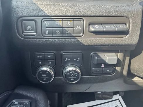 Used 2023 GMC Yukon XL Denali image 25