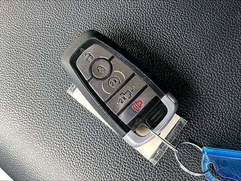 Used 2024 Ford Expedition Max XLT image 16