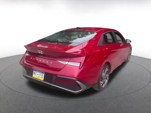 Used 2025 Hyundai Elantra SEL FWD image 15