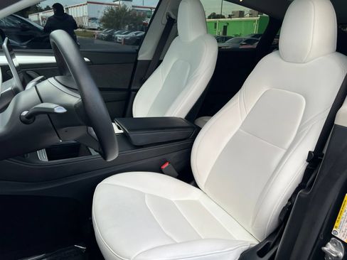Used 2024 Tesla Model Y Long Range AWD/4WD image 3
