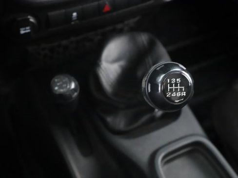 Used 2018 Jeep Wrangler Sport image 6