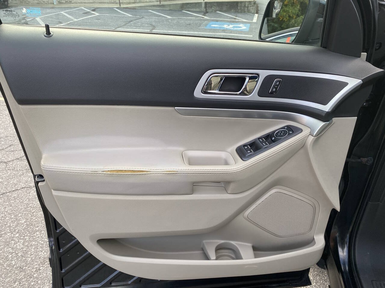 Used 2012 Ford Explorer XLT AWD/4WD image 10