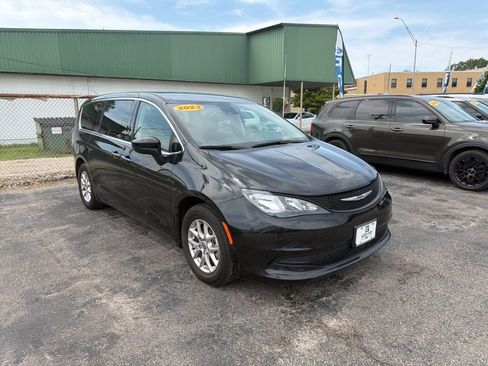 Used 2023 Chrysler Voyager LX FWD image 6