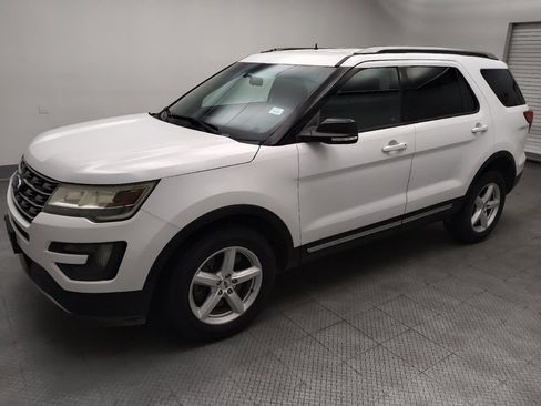 Used 2016 Ford Explorer XLT AWD/4WD image 2
