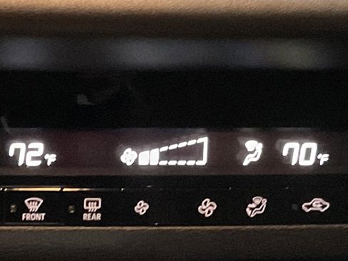 Used 2024 Mitsubishi Outlander SE Black Edition image 17