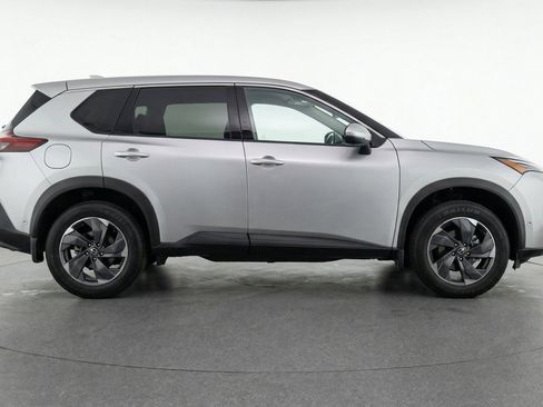 Used 2025 Nissan Rogue SV AWD/4WD image 11