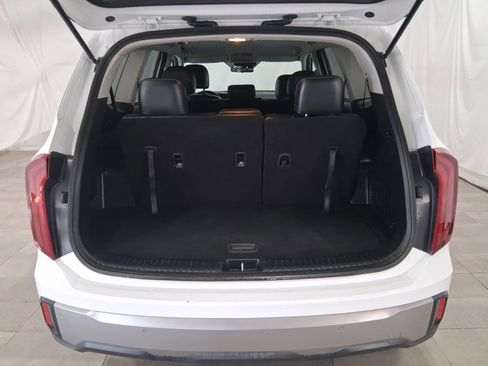 Used 2025 Kia Telluride LX FWD image 28