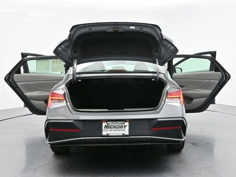 Used 2024 Hyundai Elantra SEL w/ Convenience Package FWD image 44
