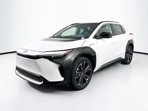 Used 2024 Toyota bZ4X FWD image 3
