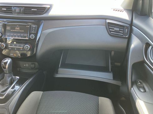 Used 2022 Nissan Rogue Sport S image 15