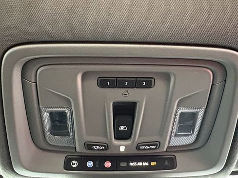 Used 2025 Chevrolet Silverado 2500 LTZ w/ LTZ Convenience Package image 27