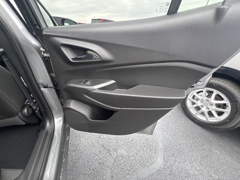 Used 2025 Chevrolet Trax RS w/ Sunroof Package FWD image 13