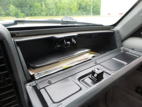 Used 1996 Jeep Cherokee SE image 3