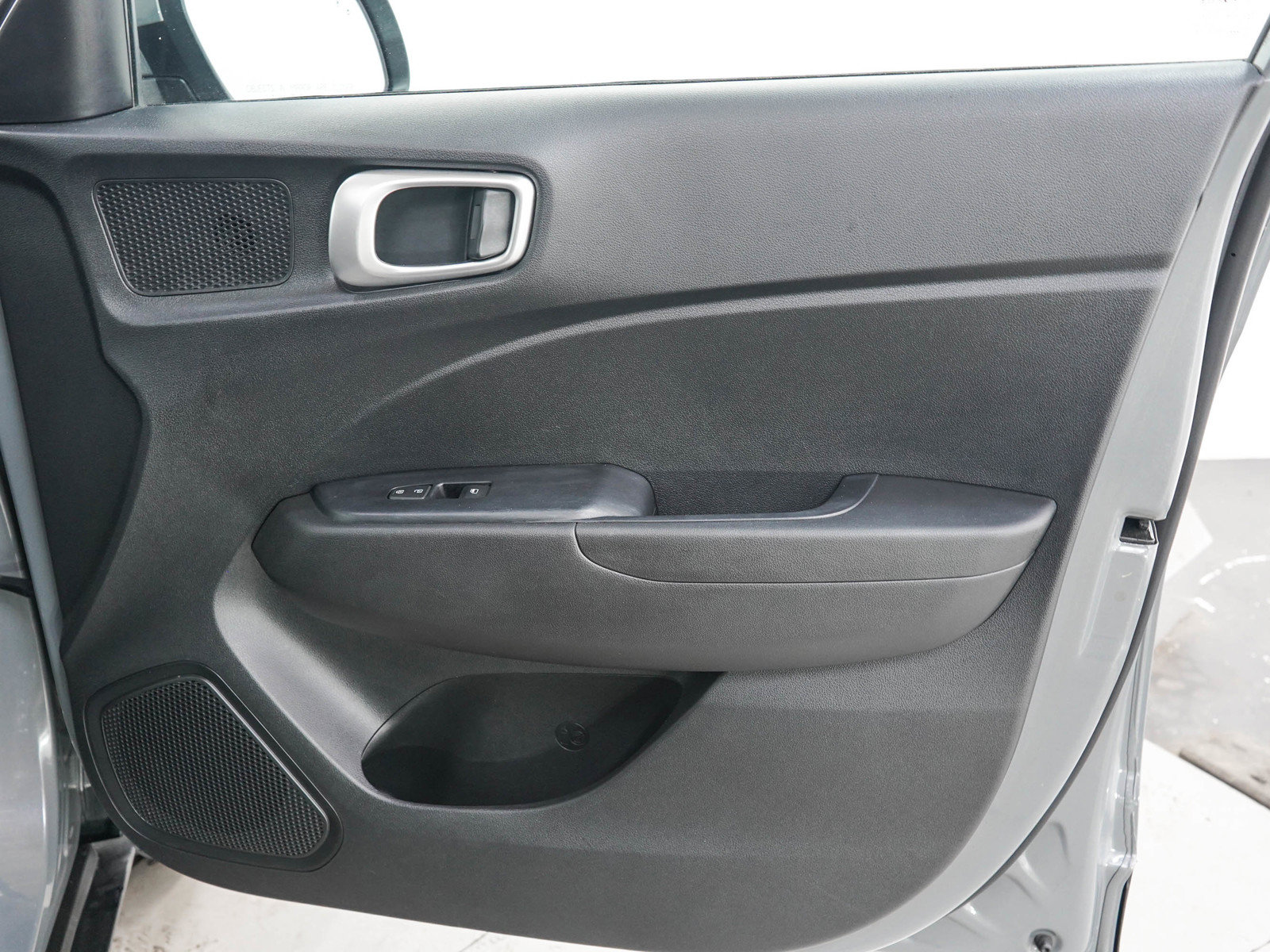 Used 2021 Hyundai Venue SEL w/ Premium Package FWD image 11