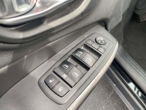 Used 2019 Jeep Cherokee Latitude Plus image 18