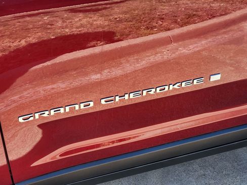 New 2026 Jeep Grand Cherokee Laredo image 8