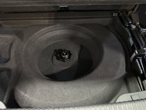 Certified 2025 Volkswagen Atlas Peak Edition SE image 33