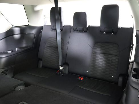 Used 2024 Nissan Pathfinder S image 32