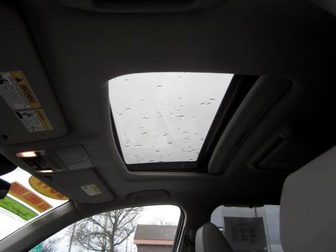 Used 2017 Acura MDX w/ Technology & Entertainment image 13