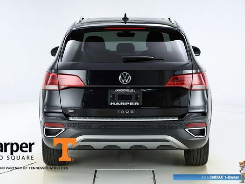 Used 2023 Volkswagen Taos SE w/ Panoramic Sunroof Package image 8