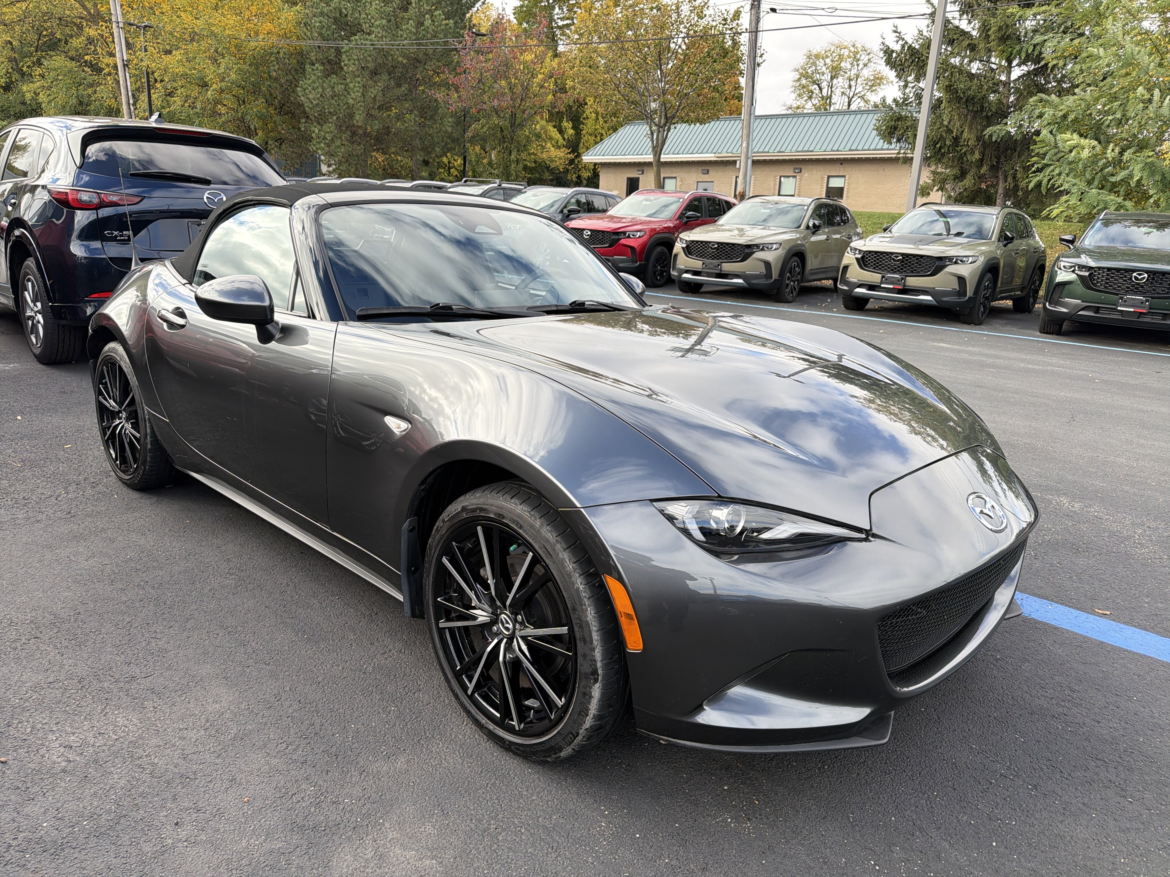 Used 2024 MAZDA MX-5 Miata Grand Touring RWD image 2