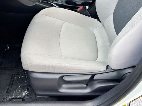 Used 2021 Toyota Corolla LE FWD image 18