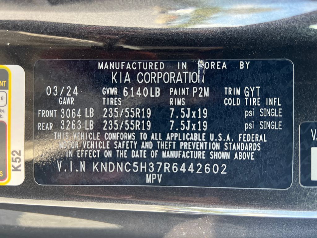Used 2024 Kia Carnival EX FWD image 32