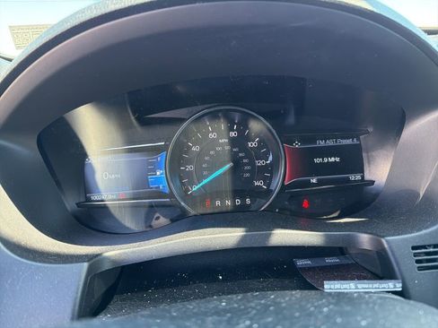 Used 2019 Ford Explorer XLT w/ Equipment Group 202A image 4