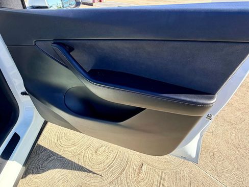 Used 2023 Tesla Model Y AWD image 28