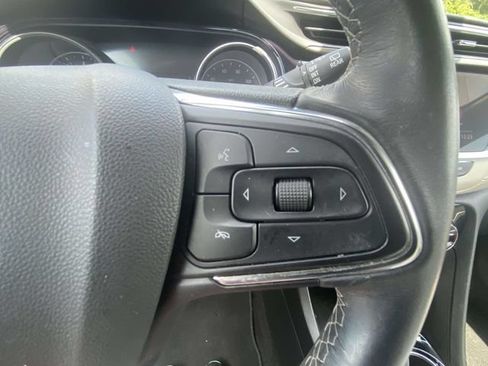 Used 2022 Buick Encore GX Select AWD/4WD image 19