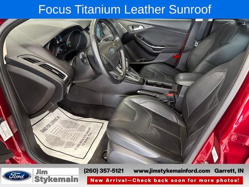 Used 2017 Ford Focus Titanium w/ Titanium Technology Package FWD image 13