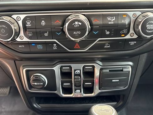 Used 2023 Jeep Wrangler Unlimited w/ Cold Weather Group AWD/4WD image 31