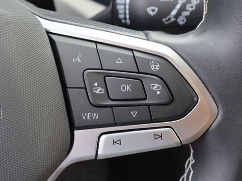 Certified 2023 Volkswagen Taos SE FWD image 24