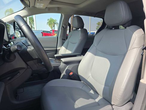 Used 2021 Toyota Sienna XLE AWD/4WD image 25