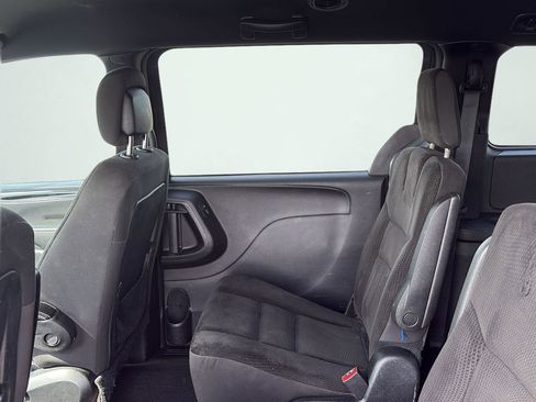 Used 2018 Dodge Grand Caravan SE FWD image 24