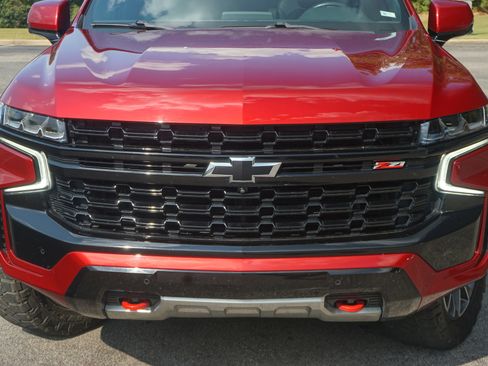 Used 2023 Chevrolet Suburban Z71 w/ Luxury Package image 12