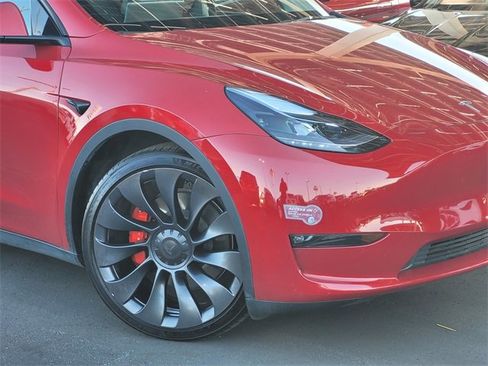 Used 2023 Tesla Model Y Performance image 3