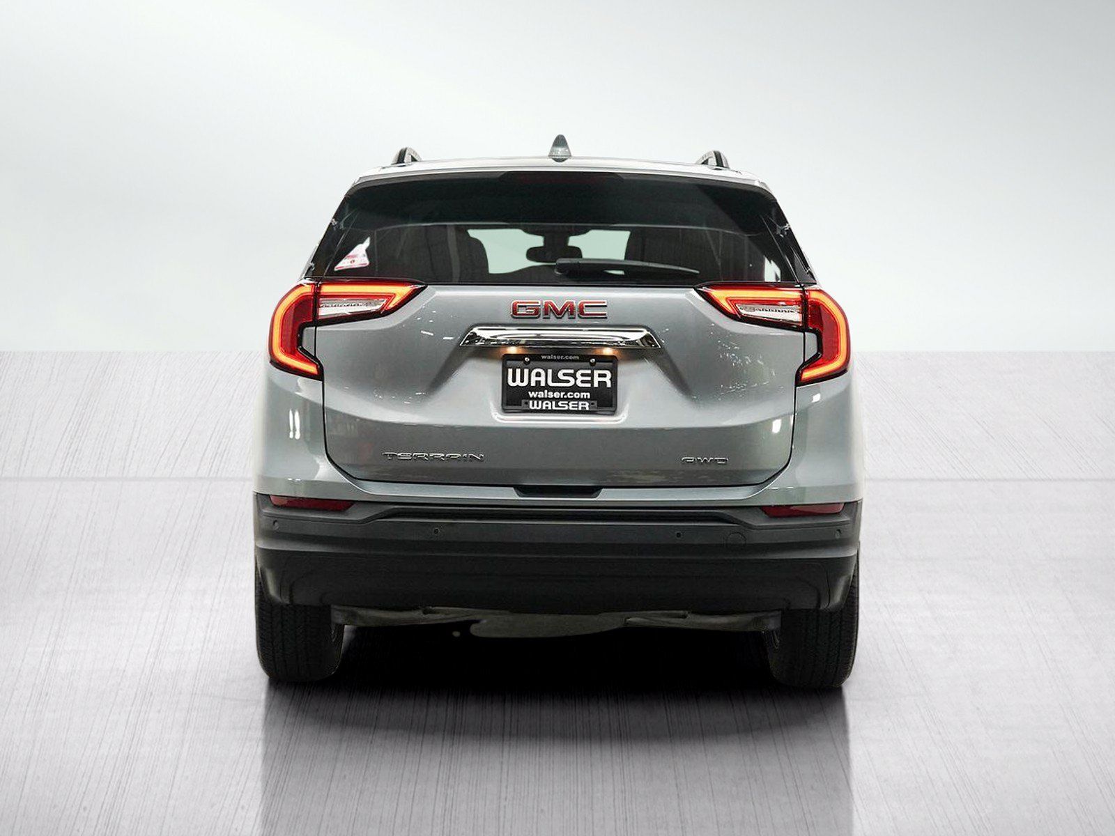 Used 2023 GMC Terrain SLE w/ Driver Convenience Package AWD/4WD image 4