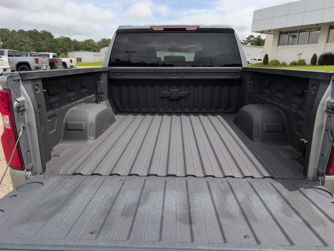 Used 2024 Chevrolet Silverado 1500 LTZ AWD/4WD image 5
