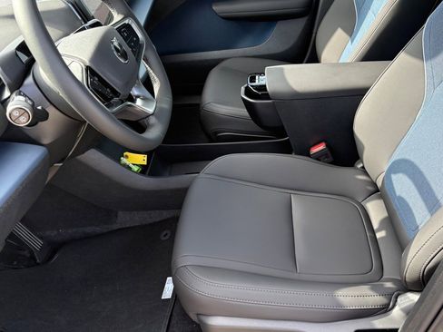 New 2026 Volvo EX30 Plus w/ Protection Package Premier image 15