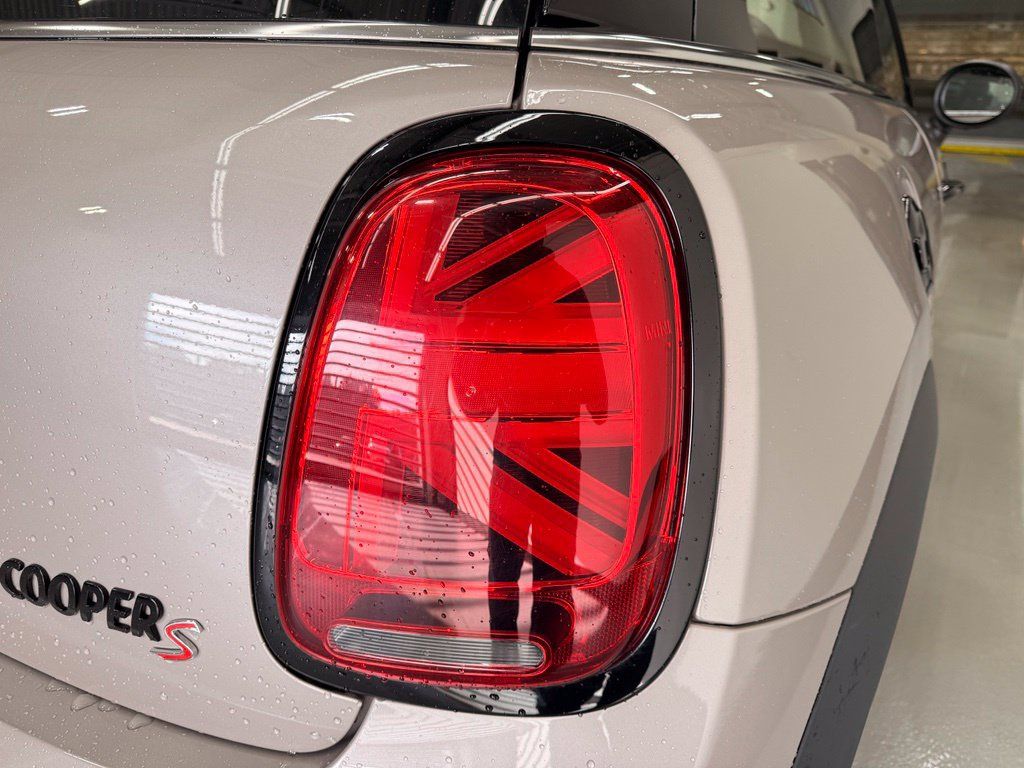 Certified 2022 MINI Cooper S w/ Premium Package FWD image 5