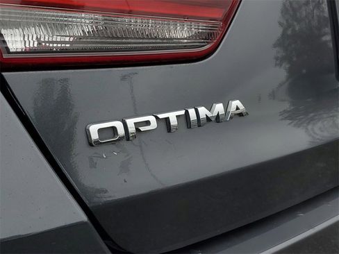 Used 2018 Kia Optima SX image 8