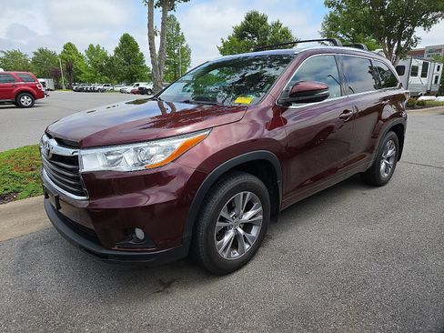 Used 2015 Toyota Highlander XLE AWD/4WD image 2