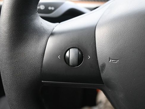 Used 2023 Tesla Model Y Long Range AWD/4WD image 24