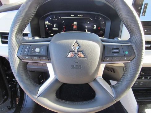 New 2025 Mitsubishi Outlander SE image 22